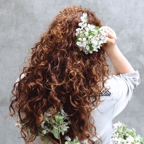 Cheveux bouclés